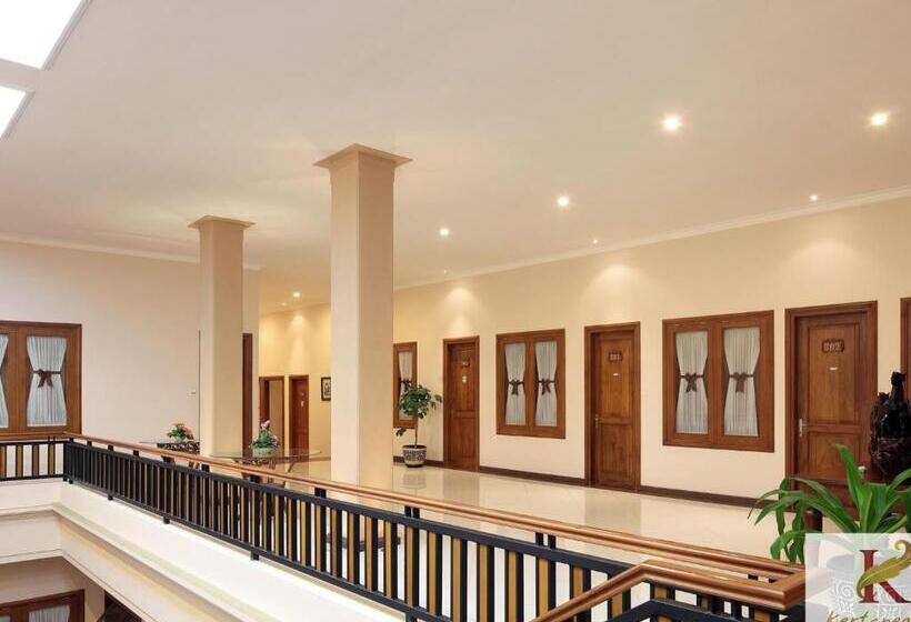 Отель Kertanegara Premium Guest House