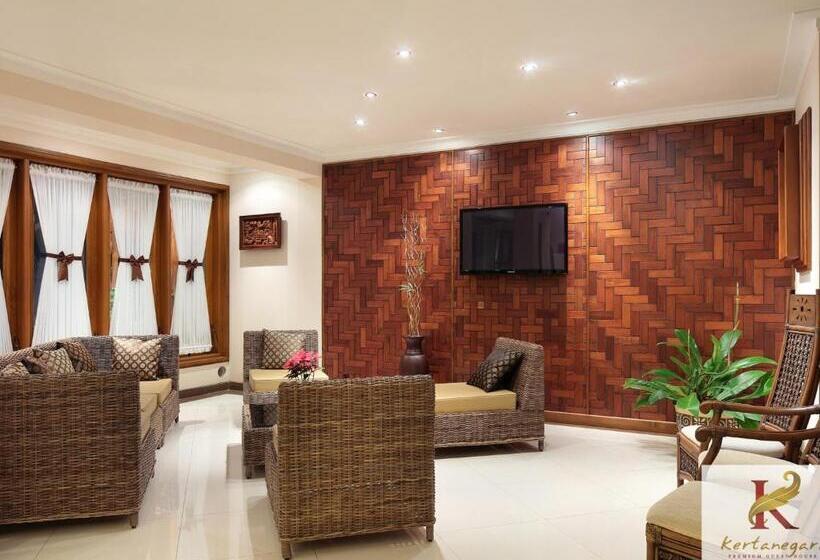 Отель Kertanegara Premium Guest House