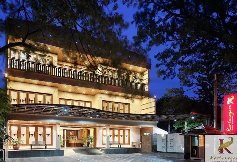 בית מלון כפרי Kertanegara Premium Guest House