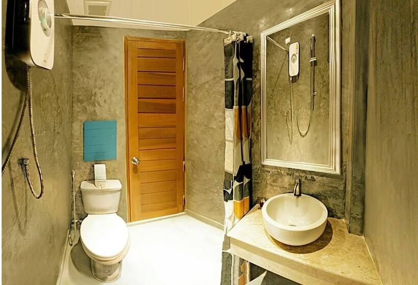 فندق Maenam Bay Resort