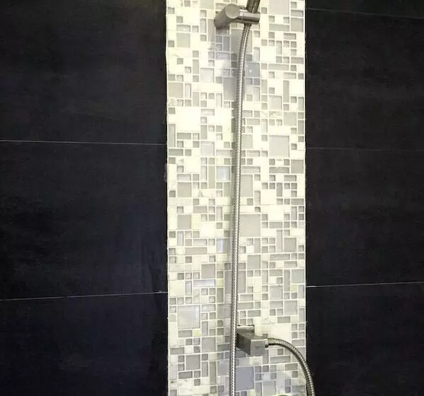 酒店 Maenam Bay Resort