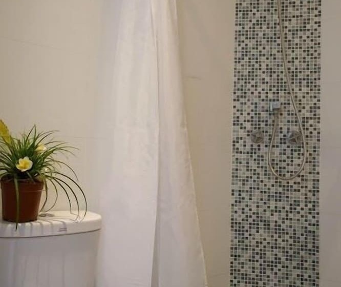 فندق Maenam Bay Resort