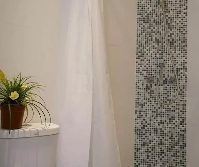 酒店 Maenam Bay Resort