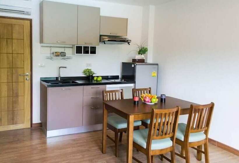 فندق Maenam Bay Resort