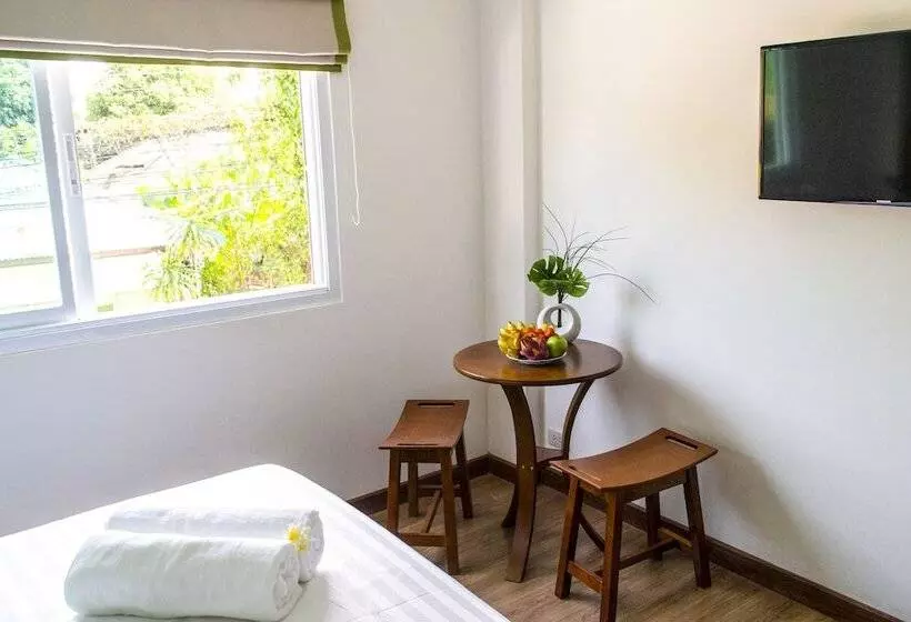 酒店 Maenam Bay Resort