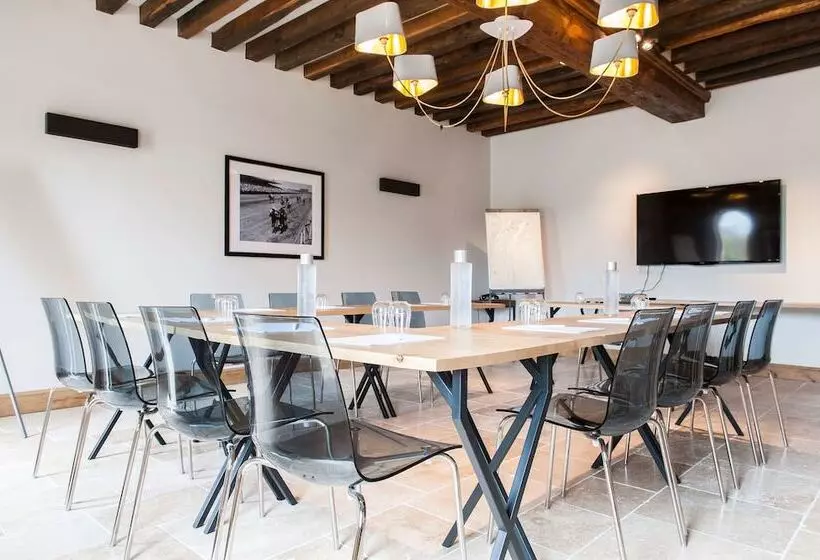 Отель Manoir De Surville