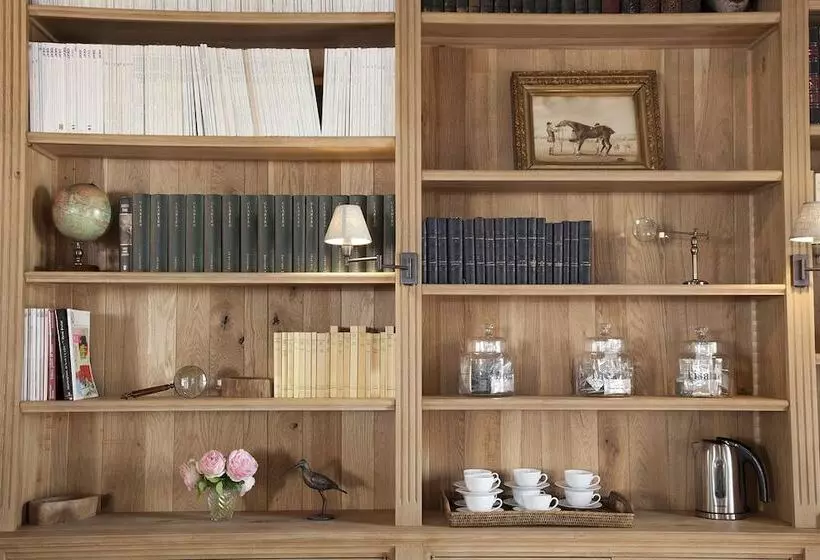 Отель Manoir De Surville