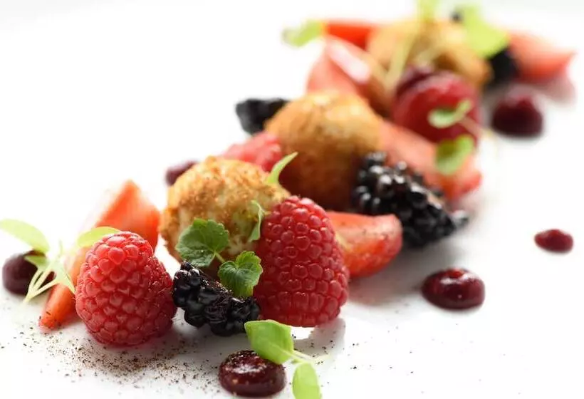 Отель Manoir De Surville