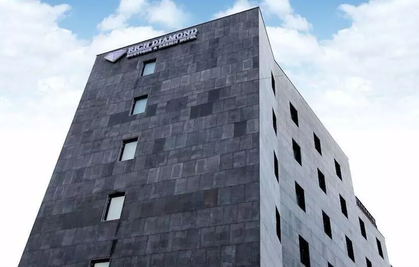 בית מלון כפרי Rich Diamond