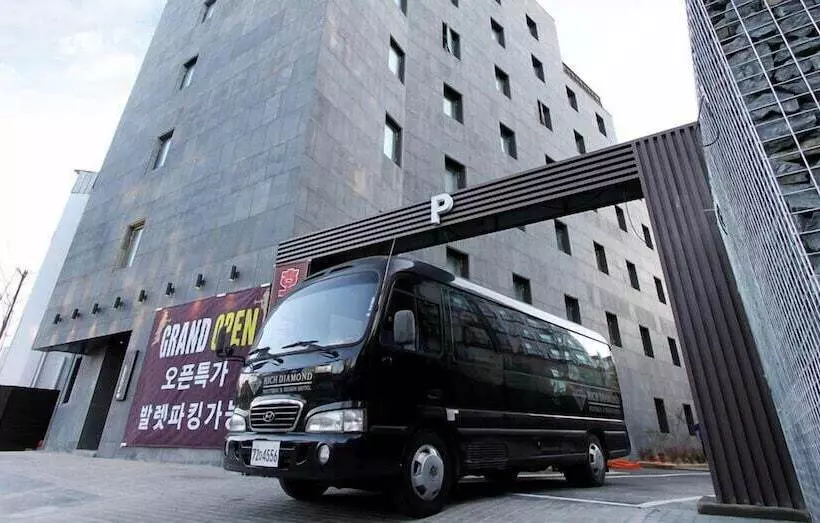 בית מלון כפרי Rich Diamond