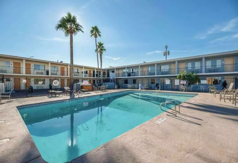 Отель Rodeway Inn Phoenix North I17