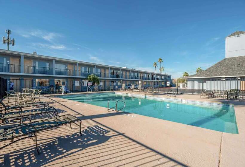 Отель Rodeway Inn Phoenix North I17