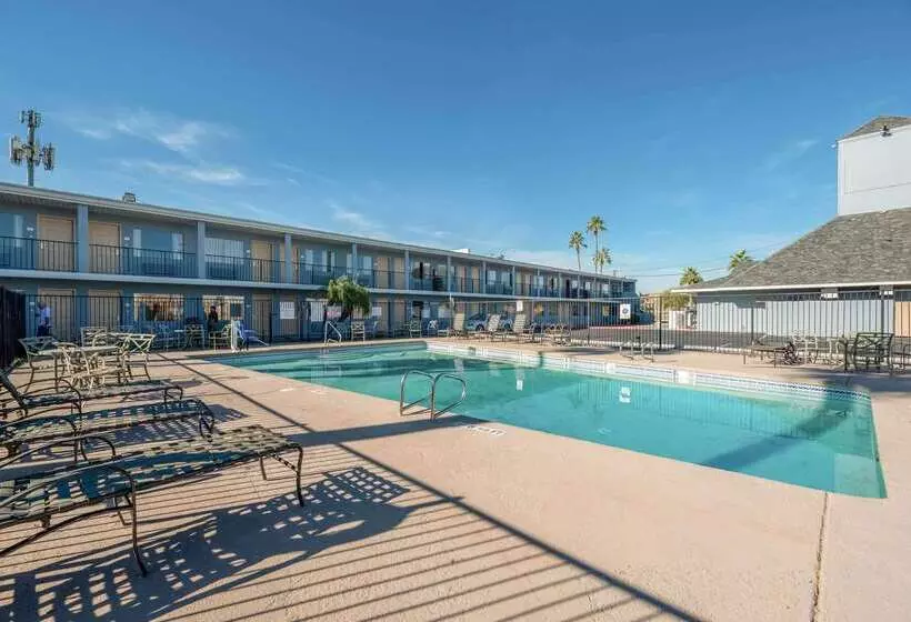 Отель Rodeway Inn Phoenix North I17