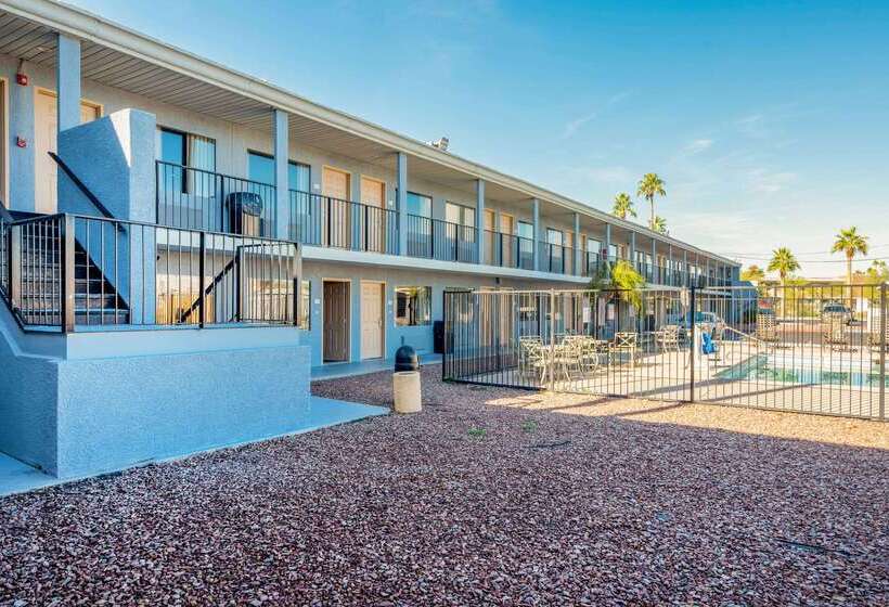 Отель Rodeway Inn Phoenix North I17
