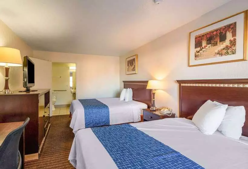 Отель Rodeway Inn Phoenix North I17