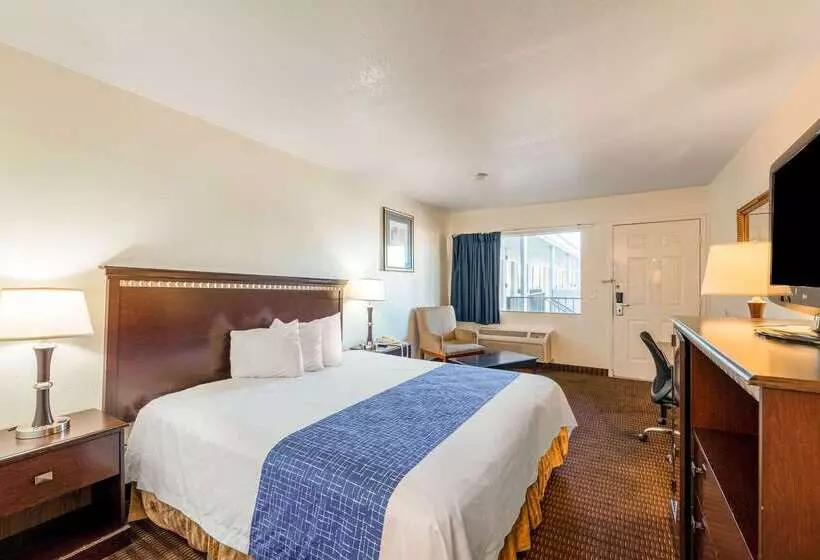 Отель Rodeway Inn Phoenix North I17