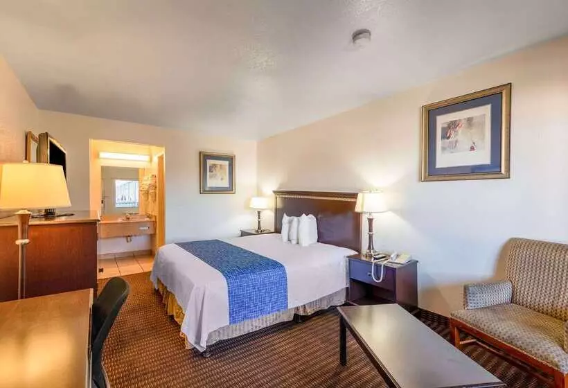 Отель Rodeway Inn Phoenix North I17