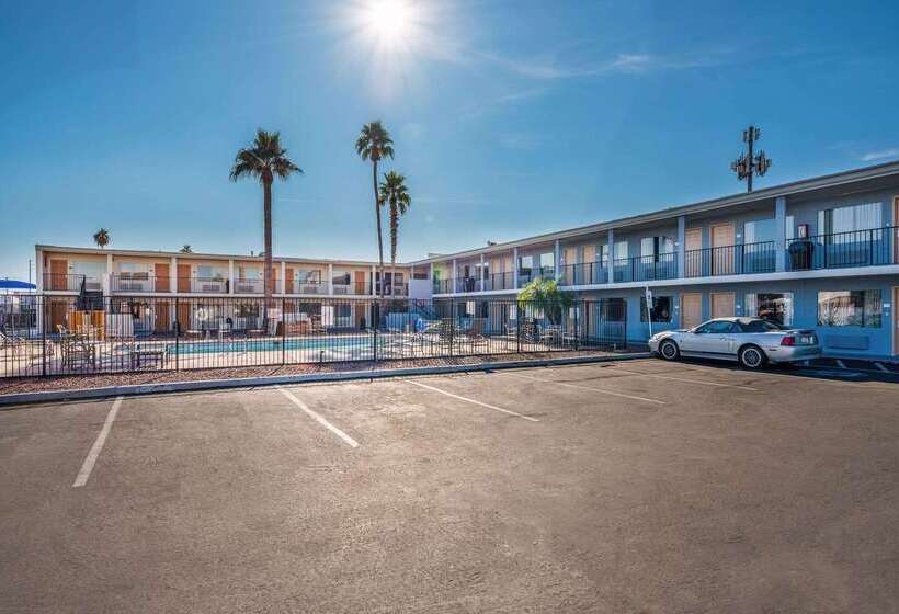 Отель Rodeway Inn Phoenix North I17