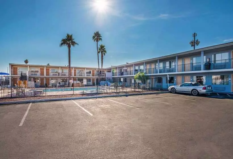 Отель Rodeway Inn Phoenix North I17