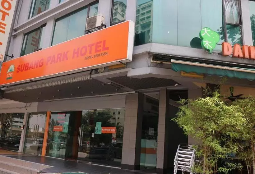 בית מלון כפרי Subang Park