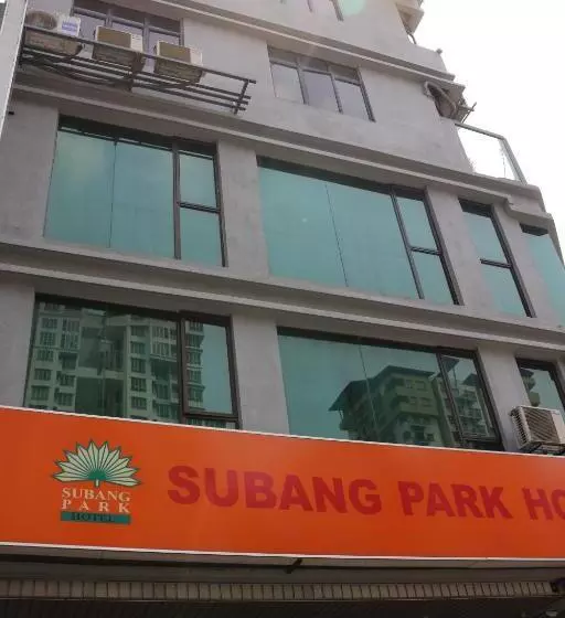 בית מלון כפרי Subang Park