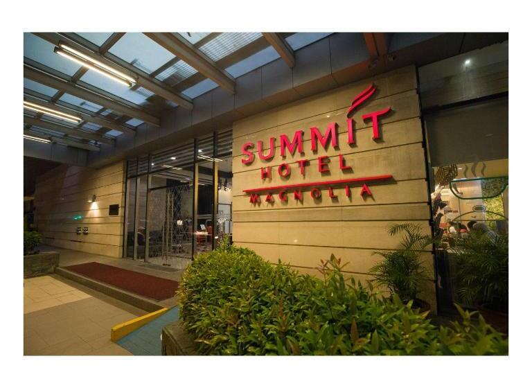 Summit Hotel Magnolia