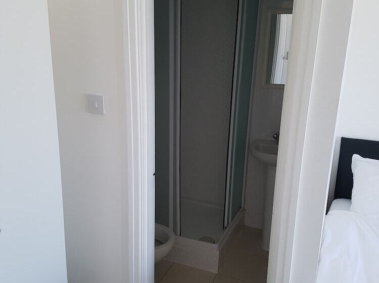 ホテル The Mews Inn