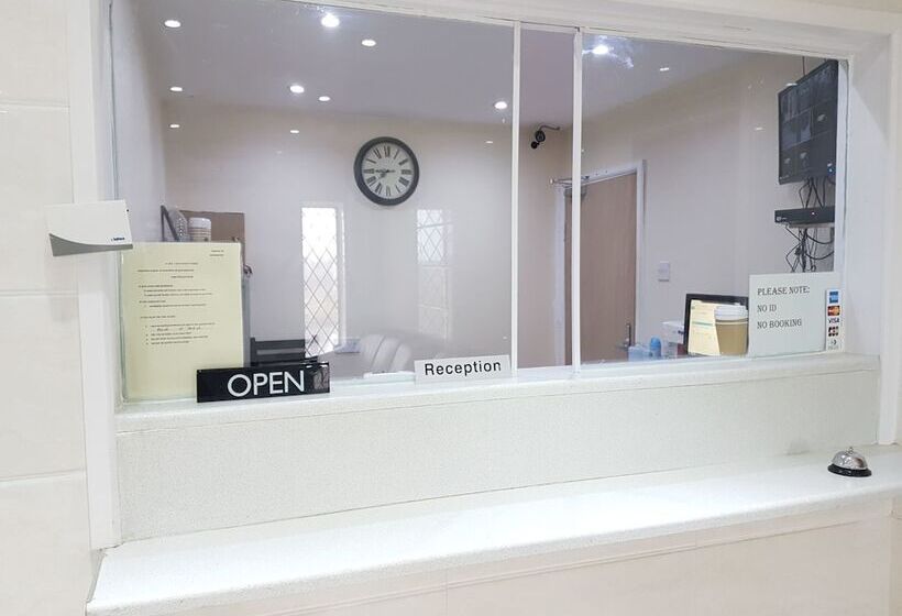 ホテル The Mews Inn