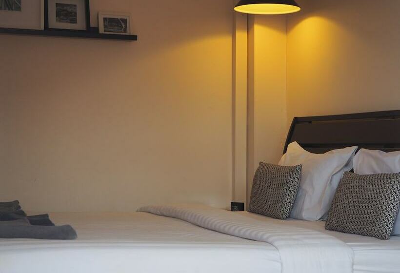 Пансион Sidewalk Boutique