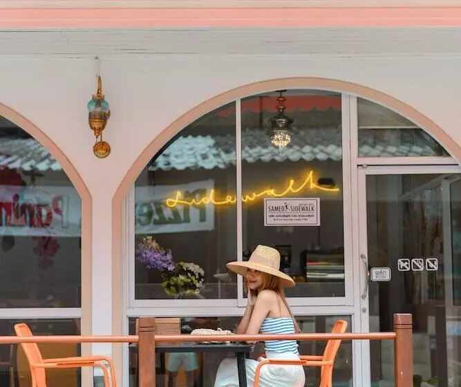 膳宿费 Sidewalk Boutique