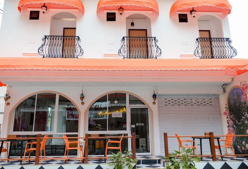 Пансион Sidewalk Boutique