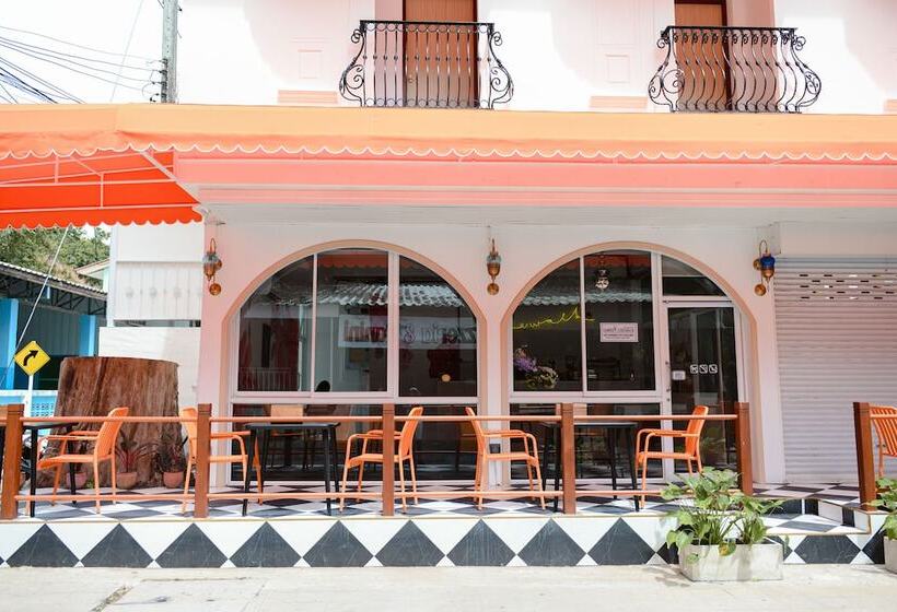 Пансион Sidewalk Boutique