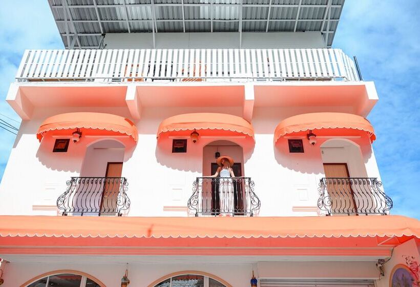 Пансион Sidewalk Boutique