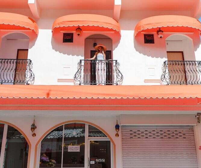 Пансион Sidewalk Boutique