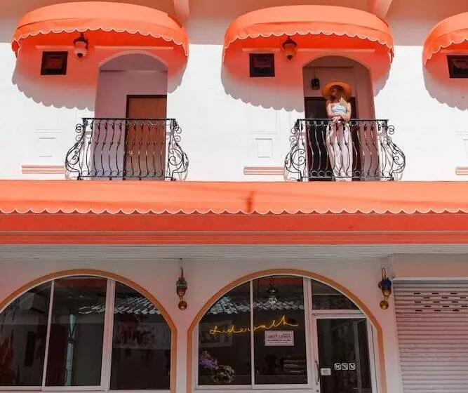 膳宿费 Sidewalk Boutique