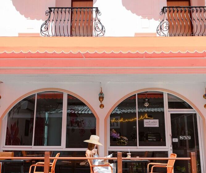 Пансион Sidewalk Boutique