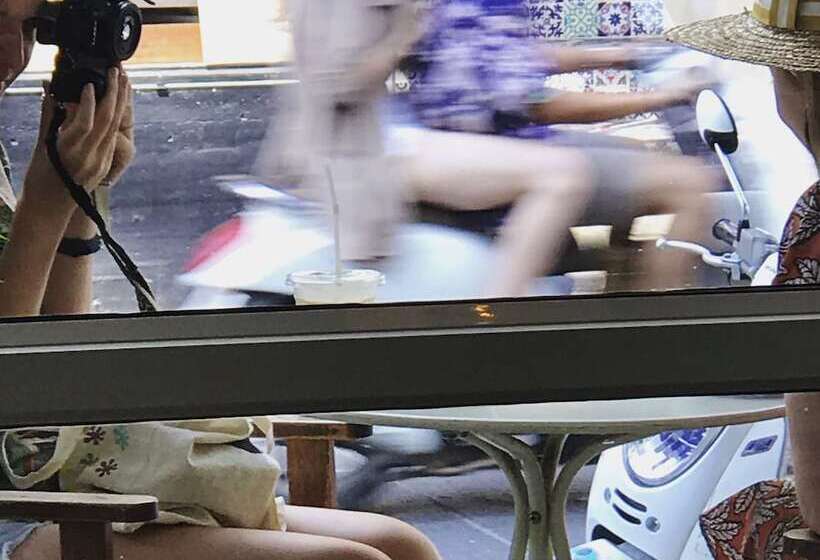 Пансион Sidewalk Boutique