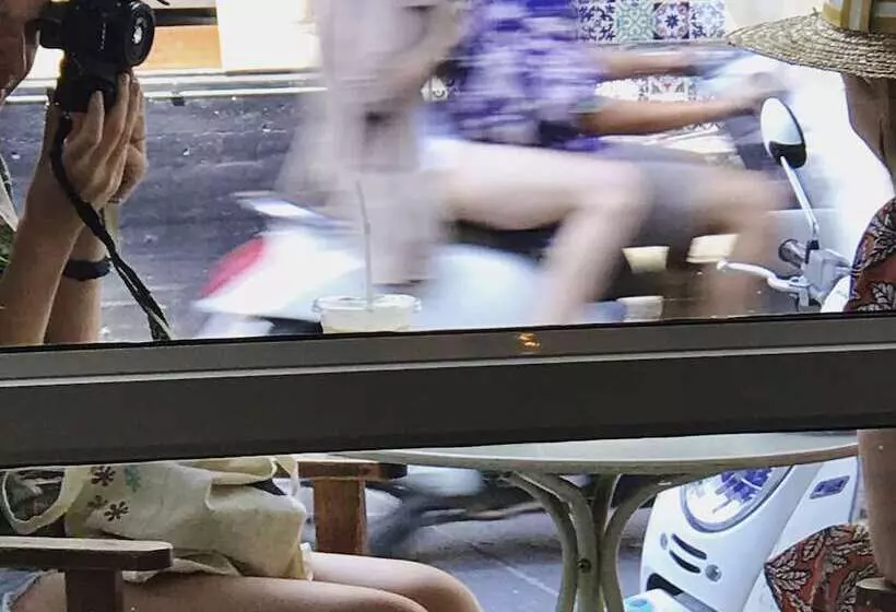 膳宿费 Sidewalk Boutique