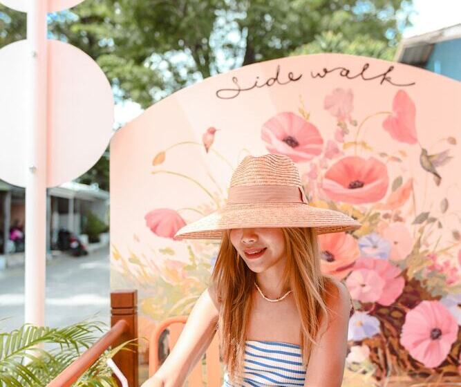 Пансион Sidewalk Boutique