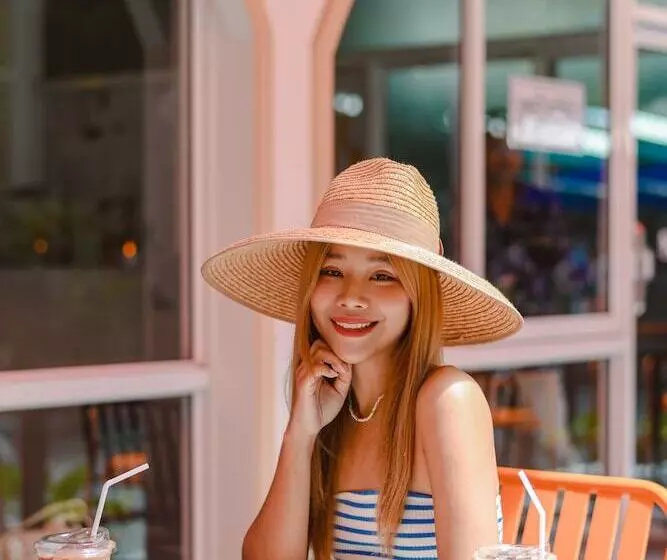 膳宿费 Sidewalk Boutique