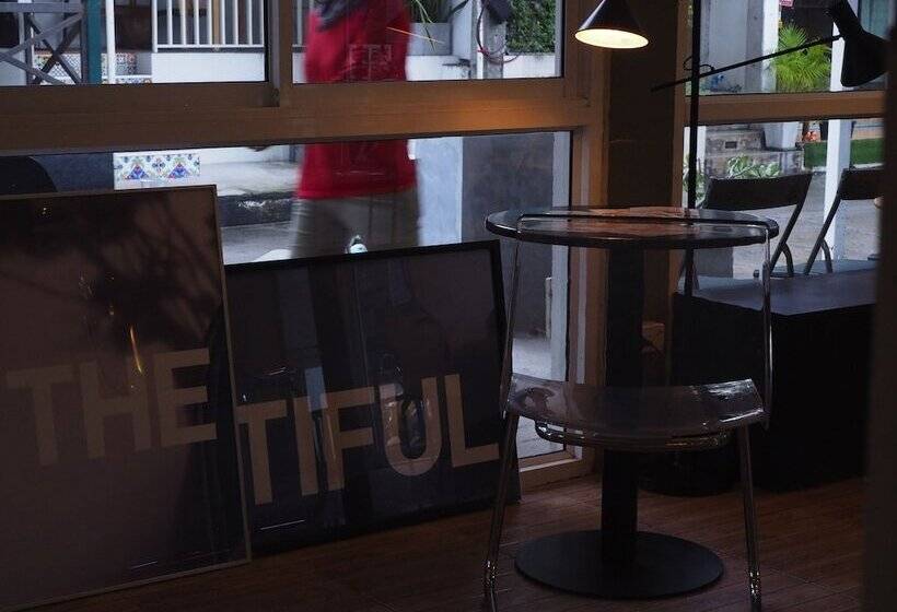 Пансион Sidewalk Boutique