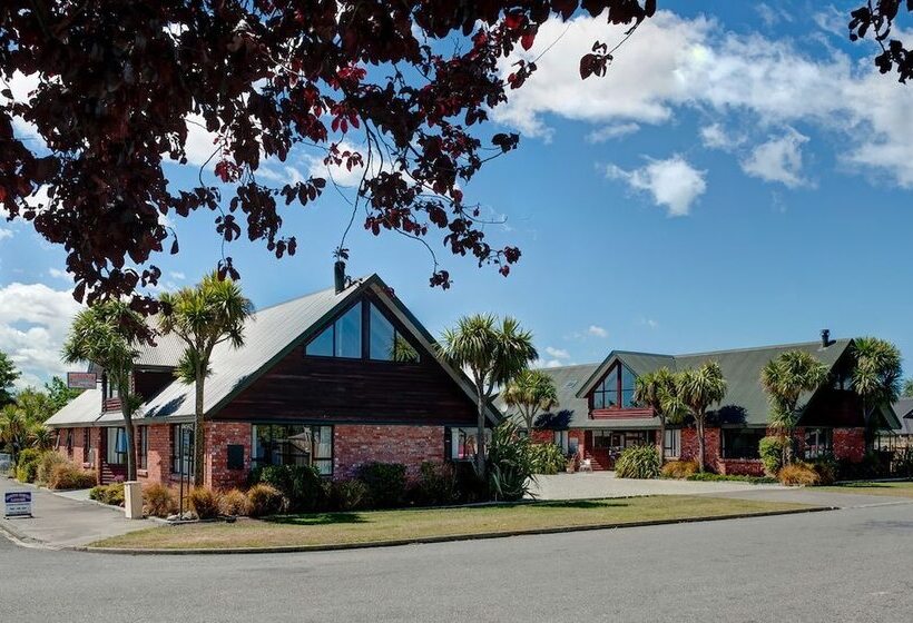 פנסיון Snow Denn Lodge