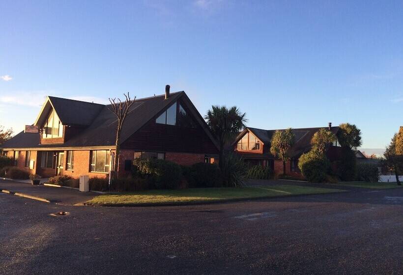 פנסיון Snow Denn Lodge