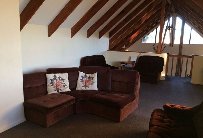 פנסיון Snow Denn Lodge