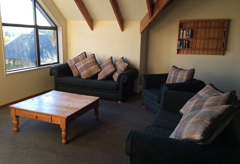 פנסיון Snow Denn Lodge