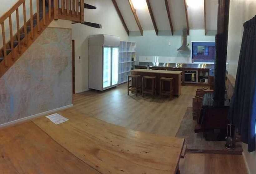 פנסיון Snow Denn Lodge