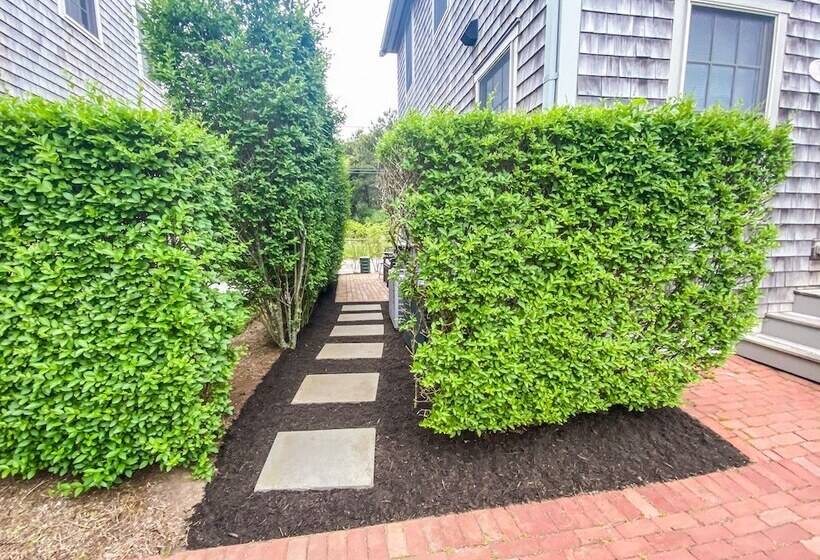 پانسیون Whaler S Inn