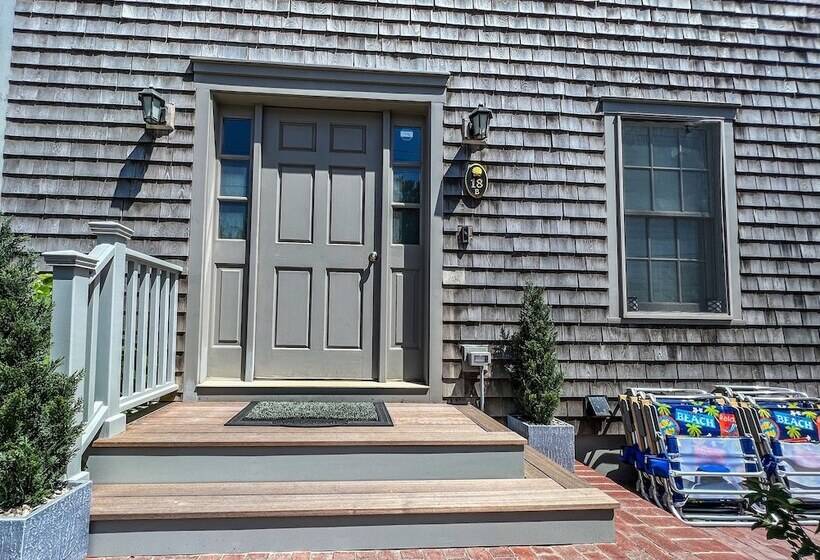 پانسیون Whaler S Inn