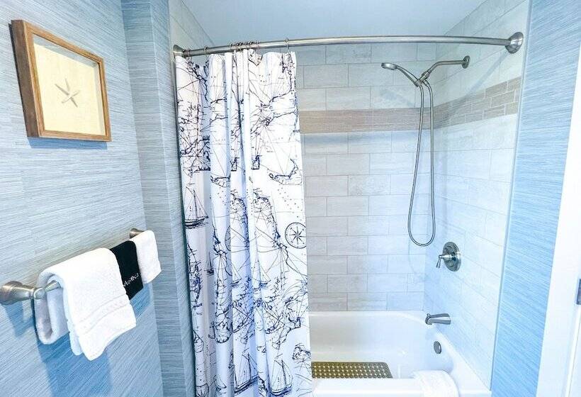 پانسیون Whaler S Inn