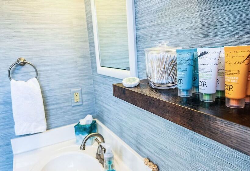 پانسیون Whaler S Inn